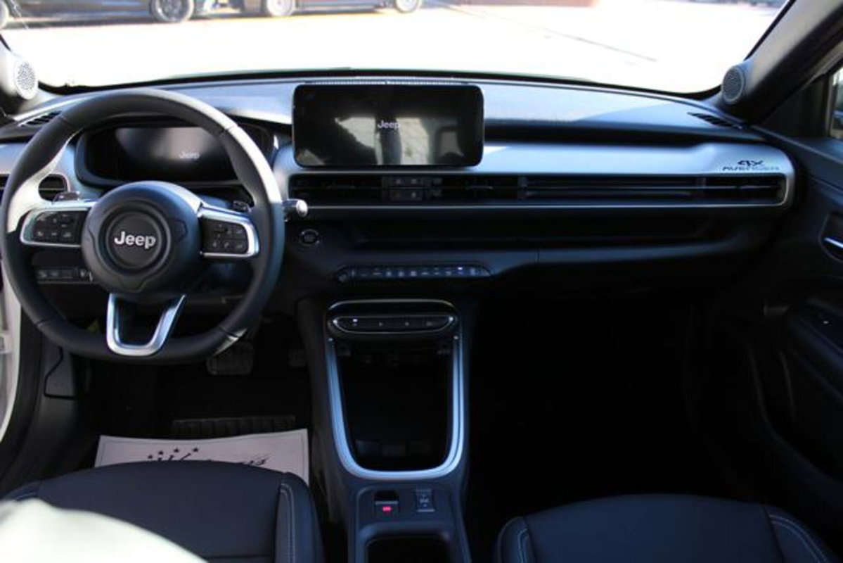 Jeep Avenger 1.2 turbo e-hybrid mhev Upland 4xe 145cv edct6 (16)
