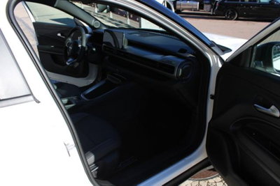 Jeep Avenger 1.2 turbo e-hybrid mhev Upland 4xe 145cv edct6 (17)