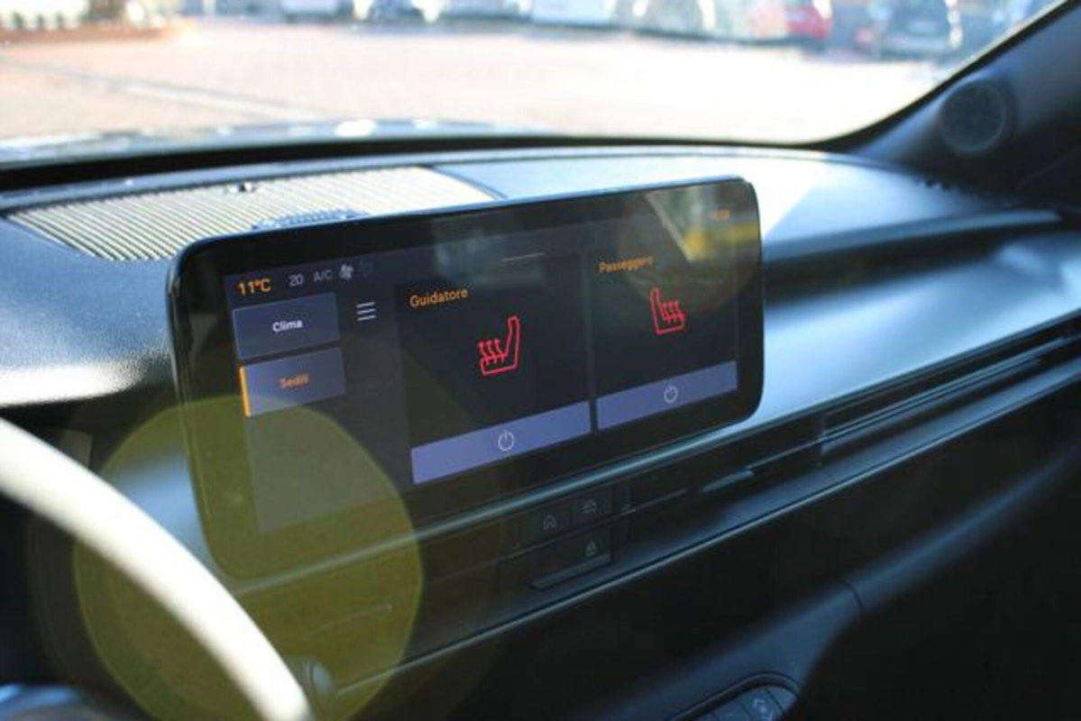 Jeep Avenger 1.2 turbo e-hybrid mhev Upland 4xe 145cv edct6 (19)