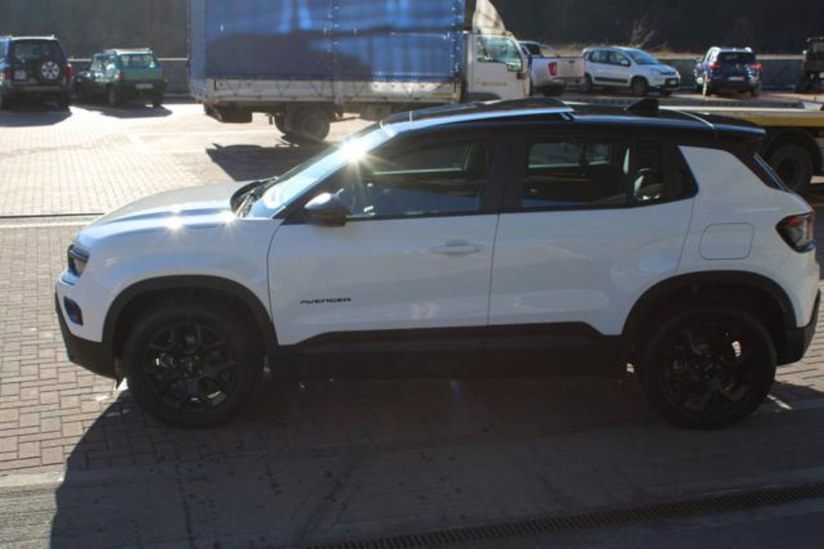 Jeep Avenger 1.2 turbo e-hybrid mhev Upland 4xe 145cv edct6 (6)