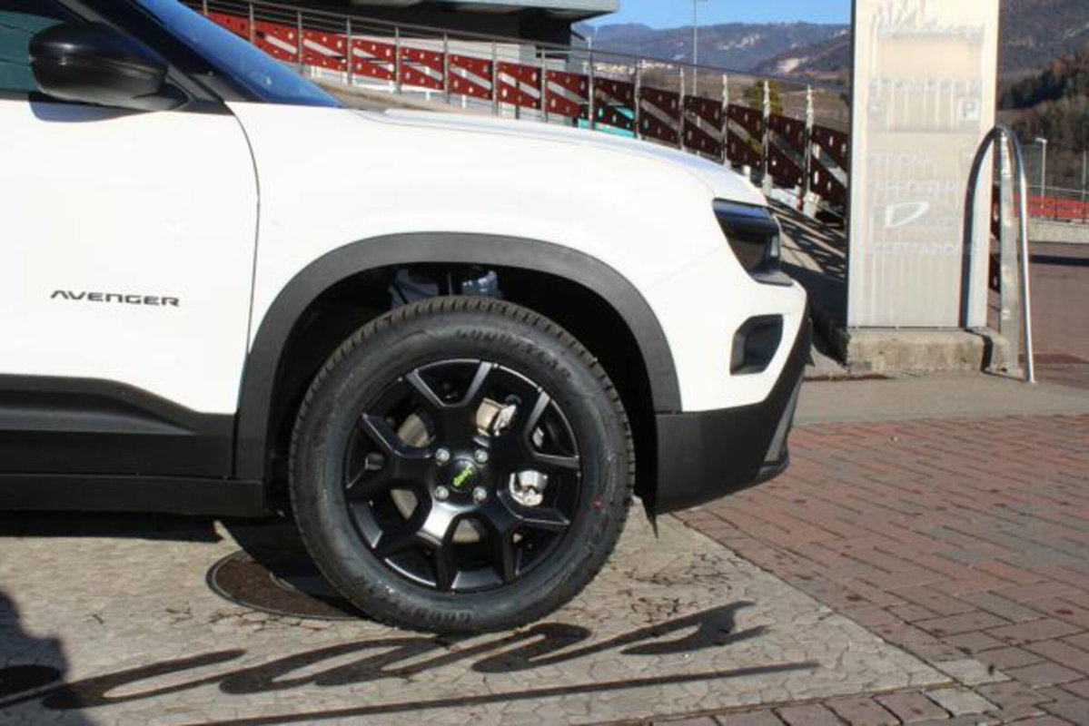 Jeep Avenger 1.2 turbo e-hybrid mhev Upland 4xe 145cv edct6 (7)