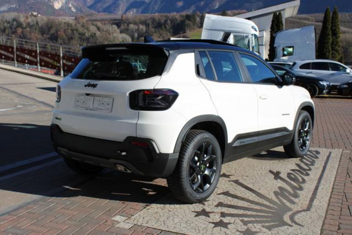 Jeep Avenger 1.2 turbo e-hybrid mhev Upland 4xe 145cv edct6 (9)