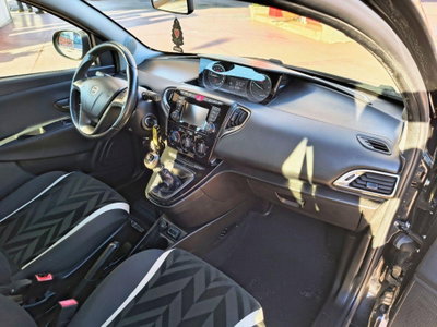 Lancia Ypsilon 1.2 69 CV 5 porte GPL Ecochic Gold (10)