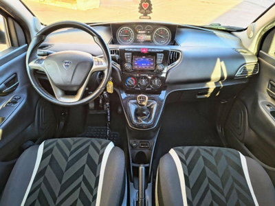 Lancia Ypsilon 1.2 69 CV 5 porte GPL Ecochic Gold (13)