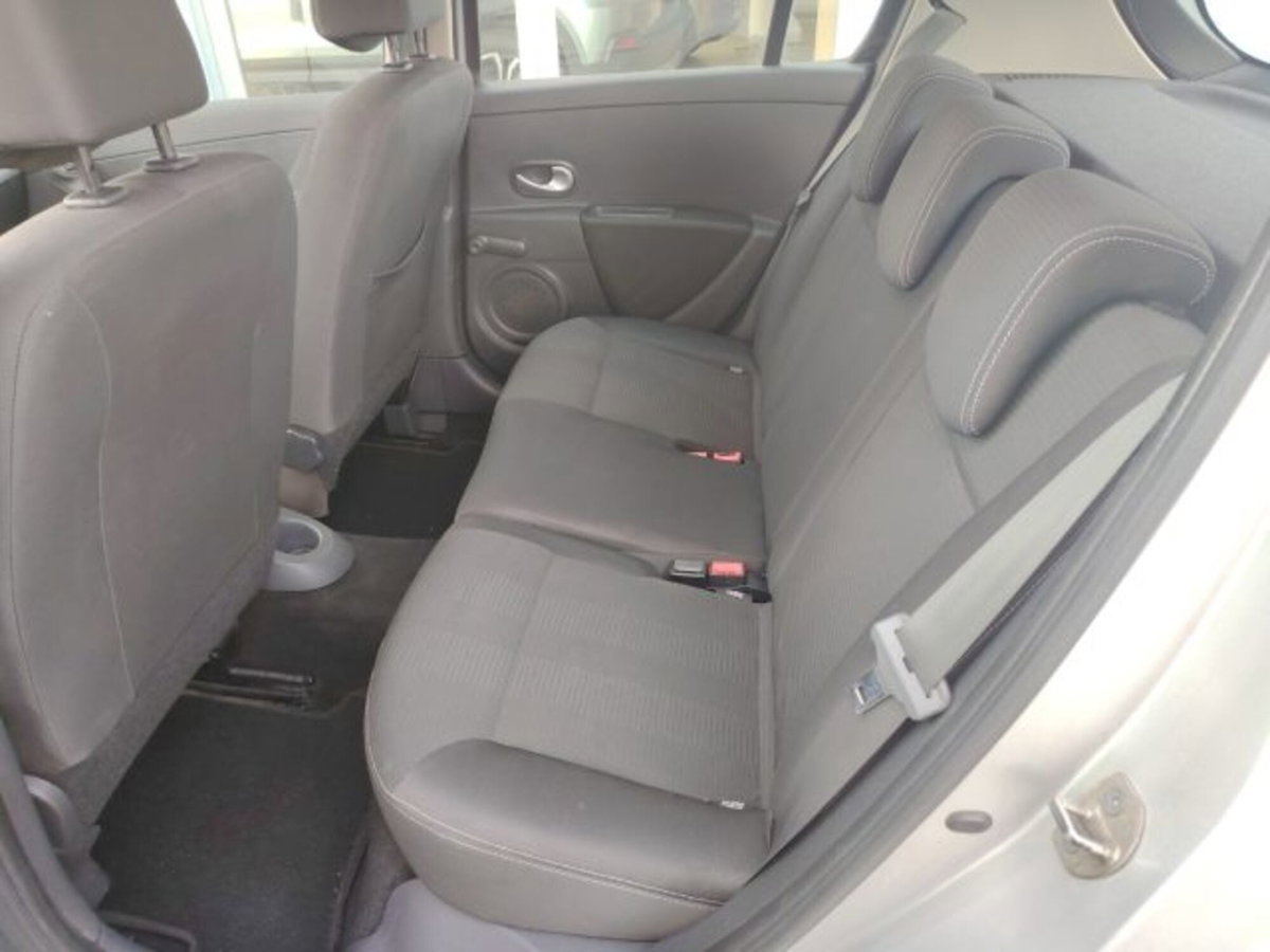 Renault Clio 1.2 16V 5 porte Dynamique (6)