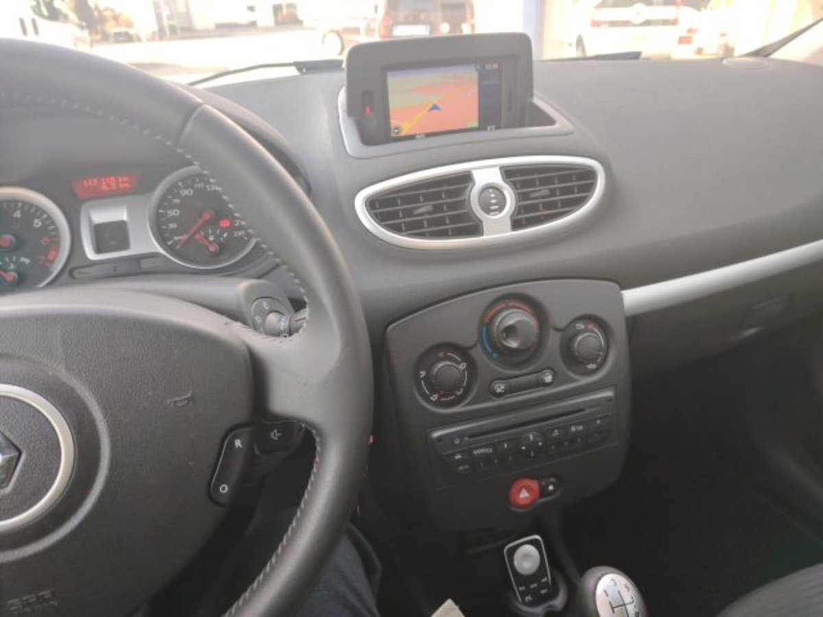 Renault Clio 1.2 16V 5 porte Dynamique (8)