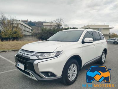 Mitsubishi Outlander 2.0 4WD GPL Bi-fuel CVT Intense usata