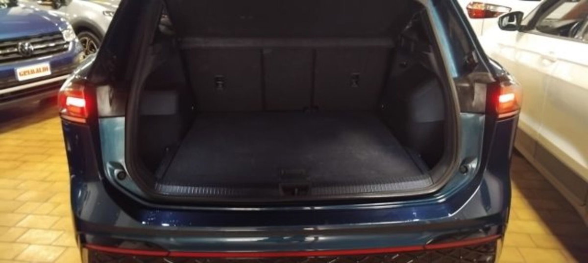 Volkswagen Tiguan Allspace 2.0 tdi R-Line 150cv dsg (12)