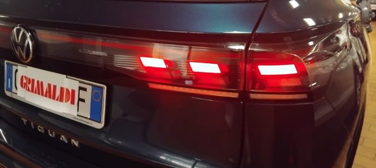 Volkswagen Tiguan Allspace 2.0 tdi R-Line 150cv dsg (13)