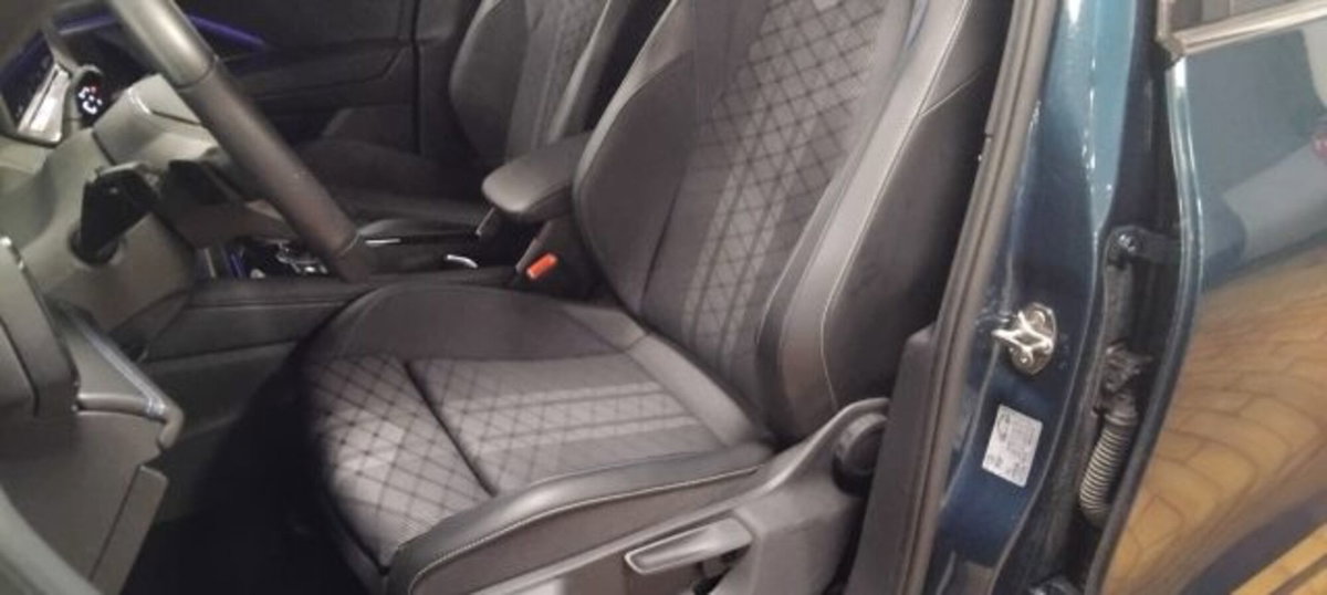 Volkswagen Tiguan Allspace 2.0 tdi R-Line 150cv dsg (20)