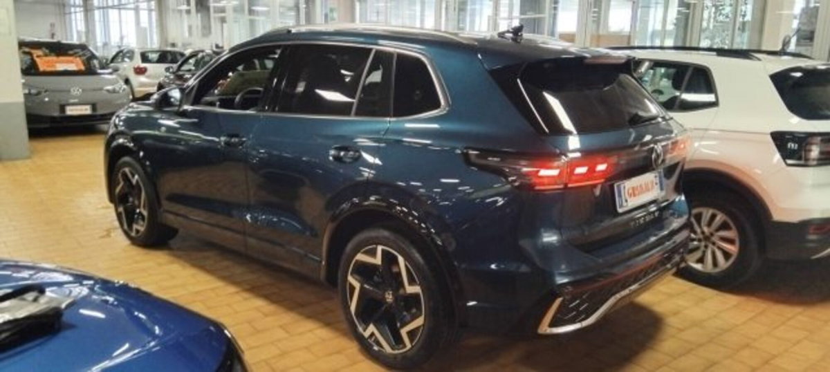 Volkswagen Tiguan Allspace 2.0 tdi R-Line 150cv dsg (6)