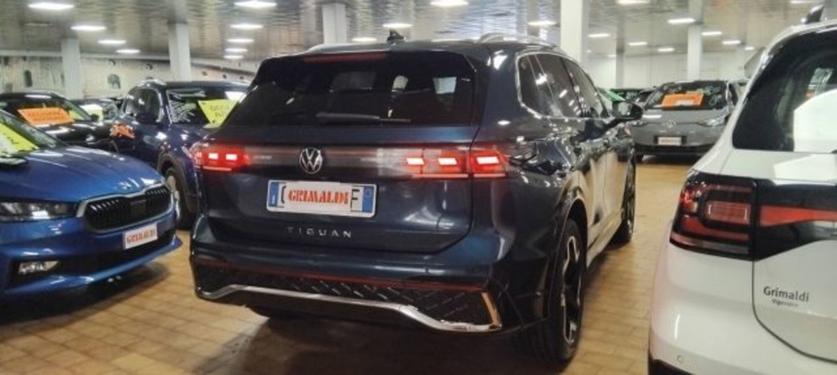 Volkswagen Tiguan Allspace 2.0 tdi R-Line 150cv dsg (8)