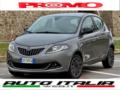 Lancia Ypsilon 1.0 FireFly 5 porte S&S Hybrid Ecochic Silver usata