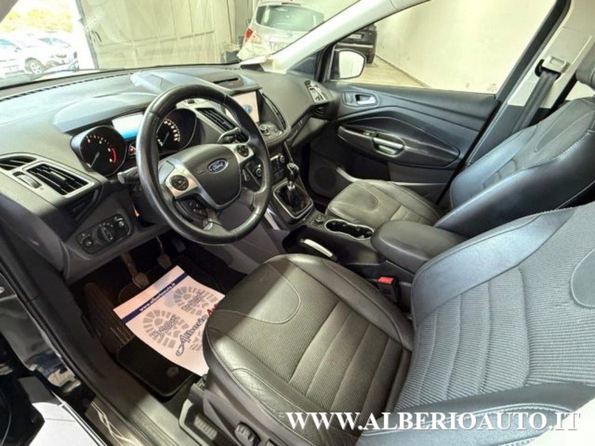 Ford Kuga 2.0 TDCI 150 CV S&S 4WD Titanium (13)