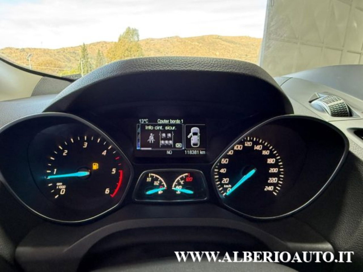Ford Kuga 2.0 TDCI 150 CV S&S 4WD Titanium (14)