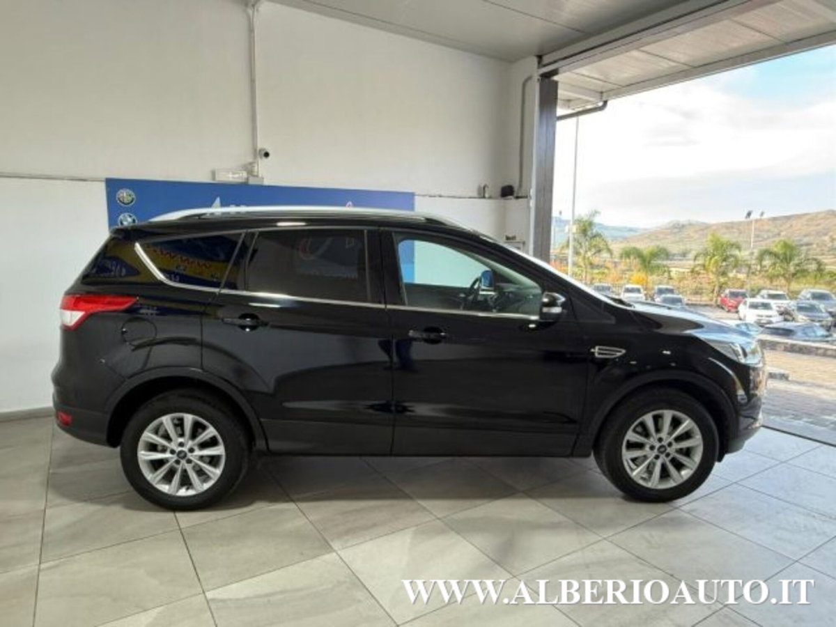 Ford Kuga 2.0 TDCI 150 CV S&S 4WD Titanium (4)