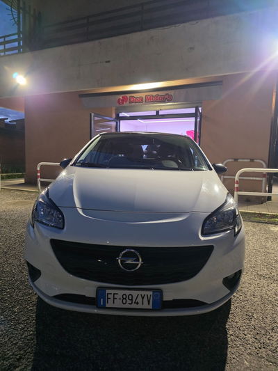 Opel Corsa Coupé 1.2 b-Color usata