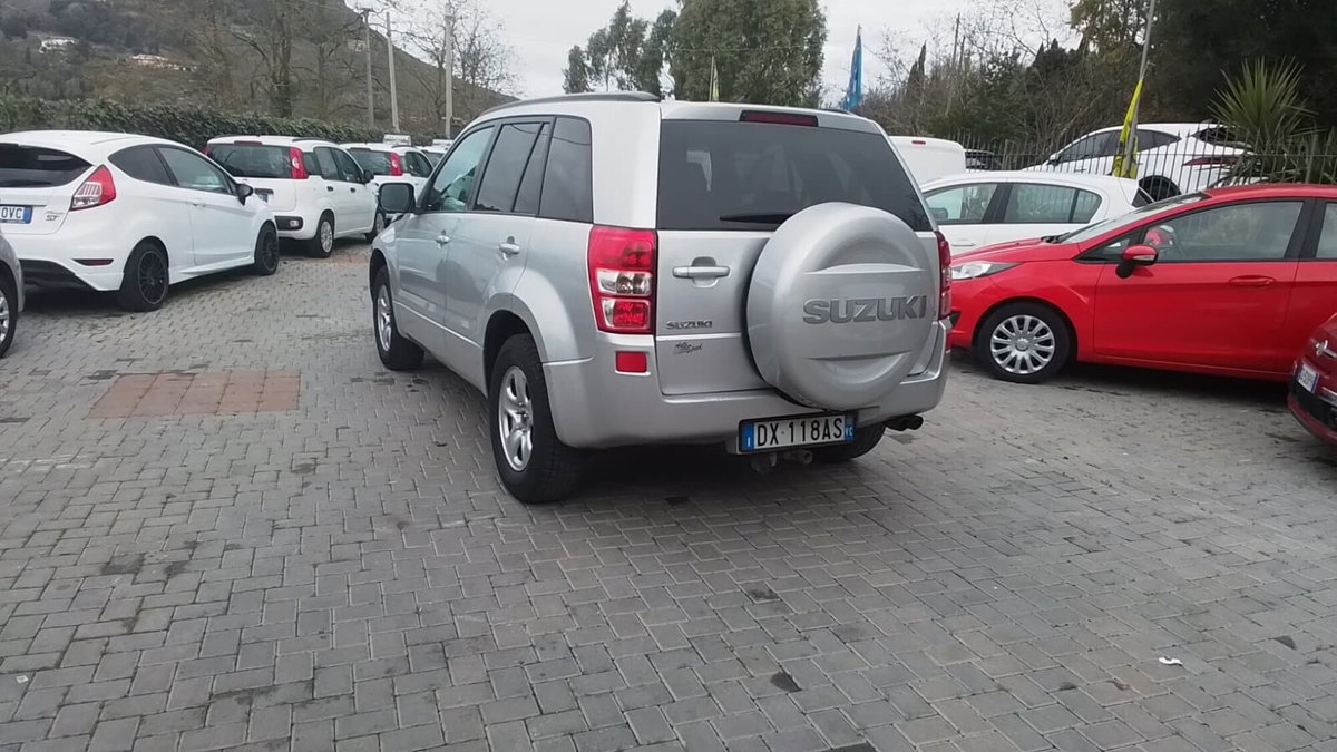 Suzuki Grand Vitara 1.9 DDiS 5 porte Crossover (2)