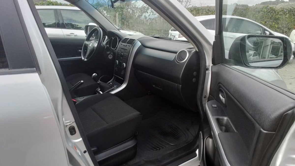 Suzuki Grand Vitara 1.9 DDiS 5 porte Crossover (6)