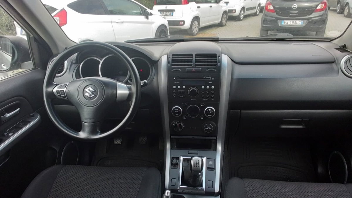 Suzuki Grand Vitara 1.9 DDiS 5 porte Crossover (7)