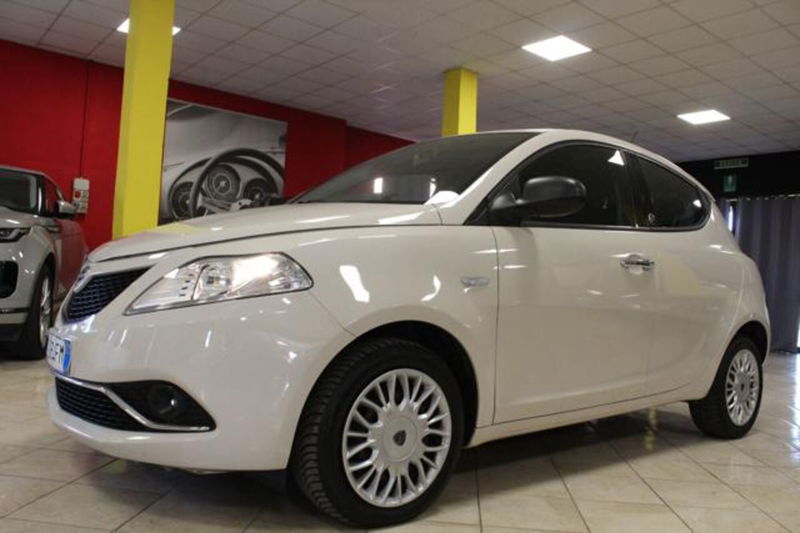 Lancia Ypsilon 1.2 69 CV 5 porte Silver