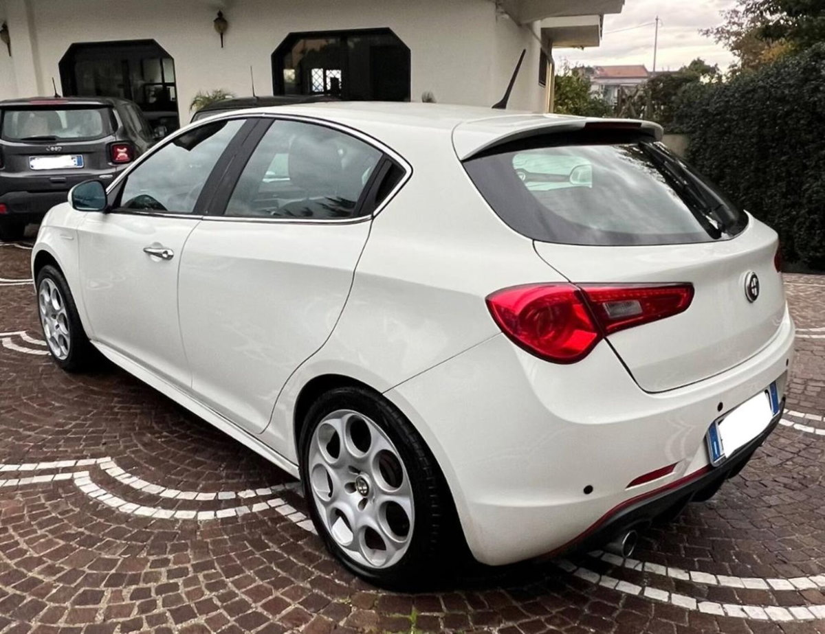 Alfa Romeo Giulietta 2.0 JTDm-2 Distinctive 170cv (3)