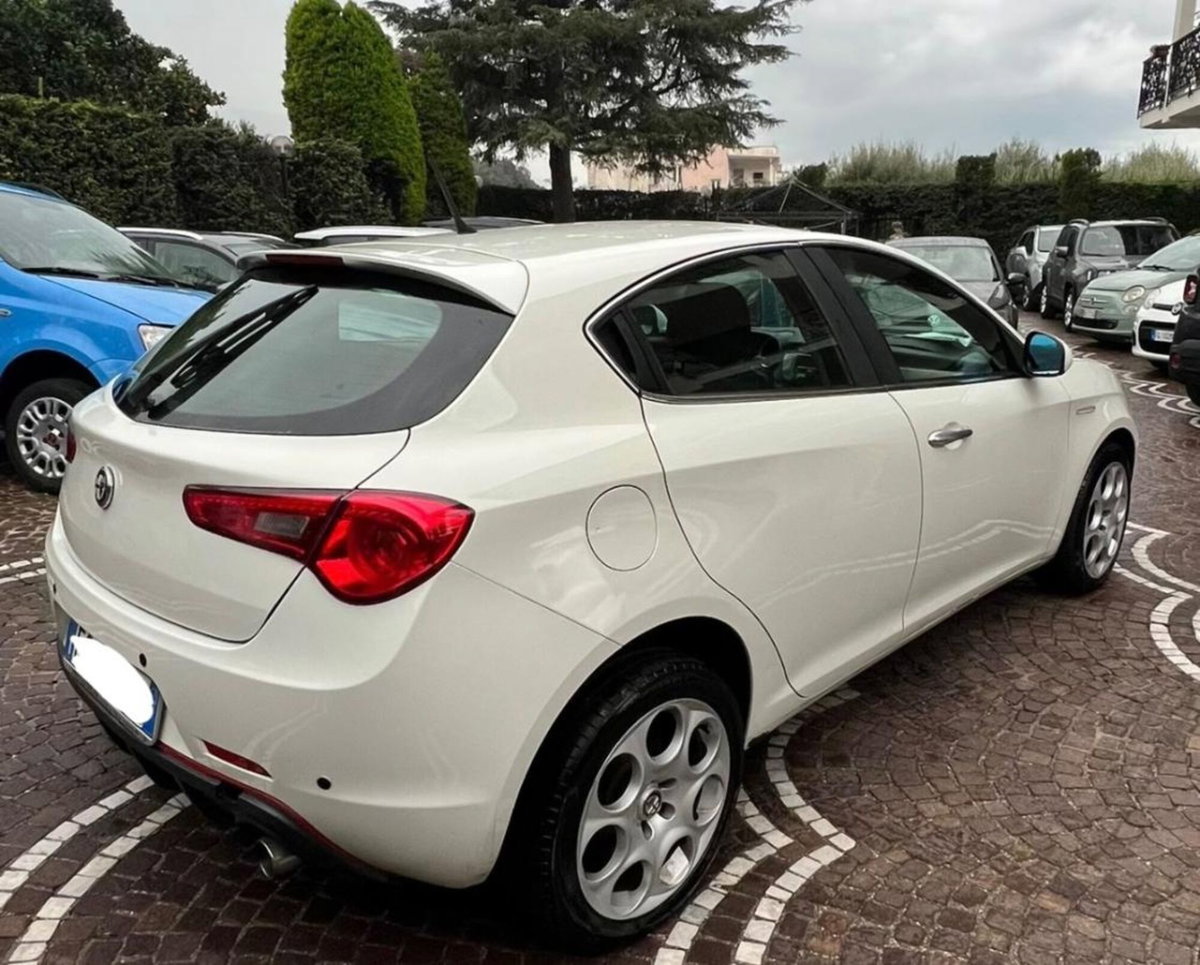 Alfa Romeo Giulietta 2.0 JTDm-2 Distinctive 170cv (4)