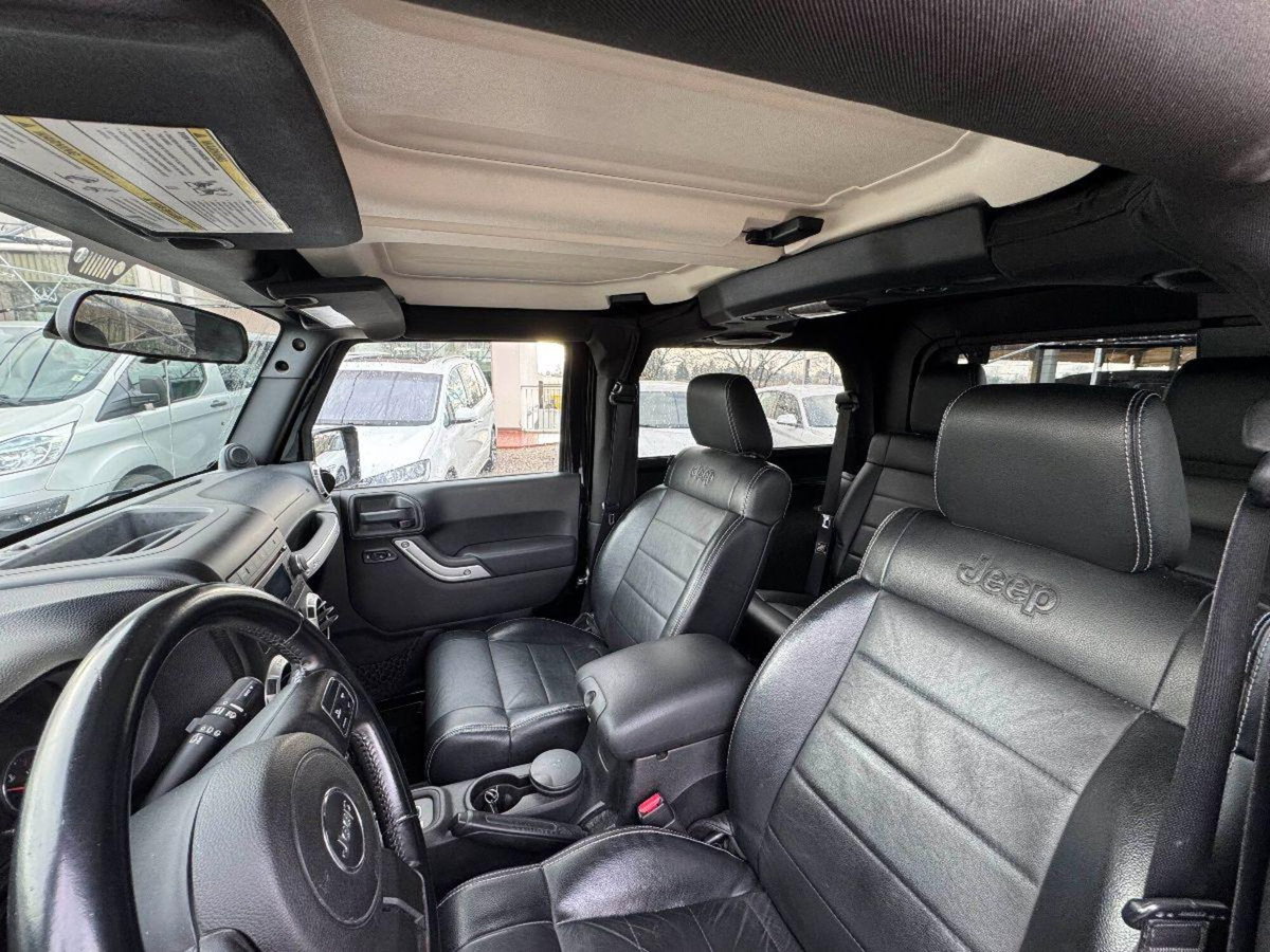 Jeep Wrangler Unlimited 2.8 CRD DPF Sahara (11)