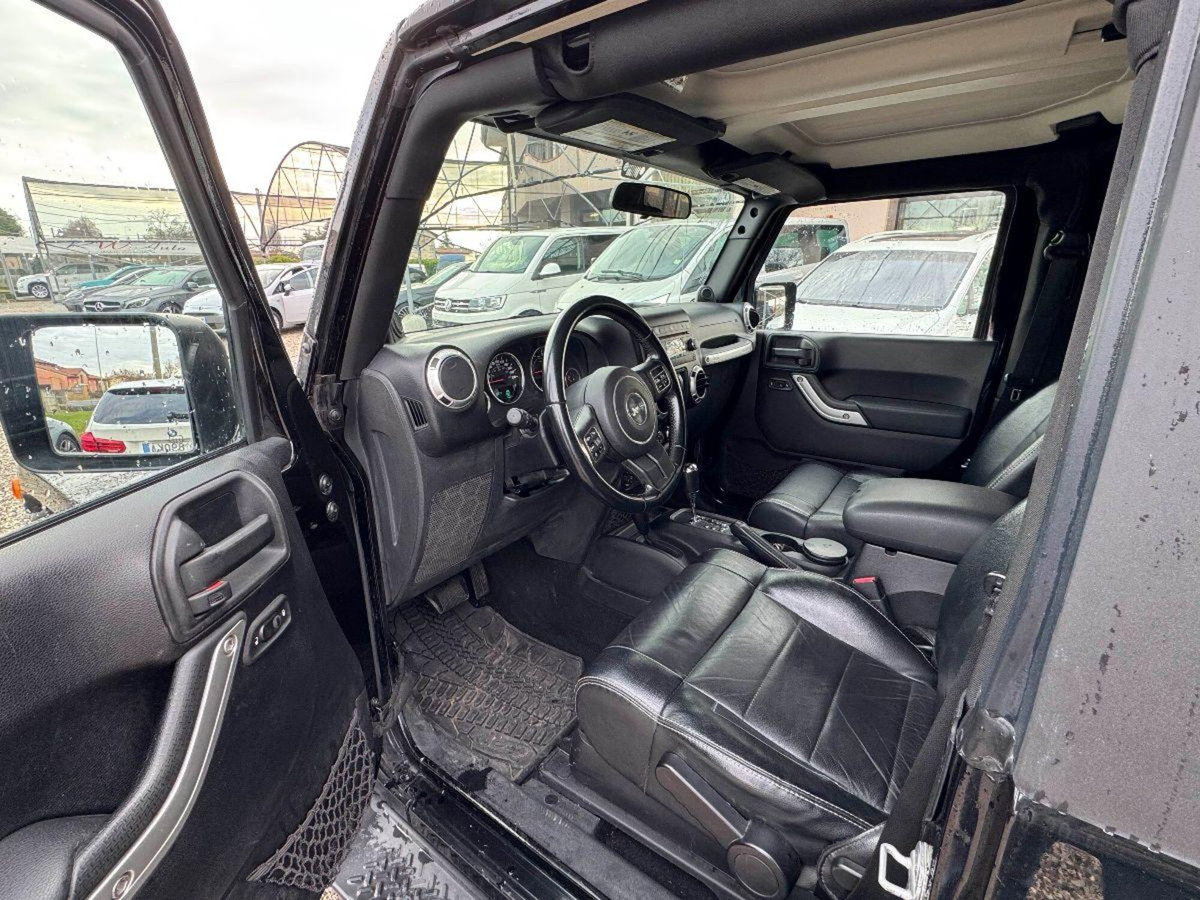 Jeep Wrangler Unlimited 2.8 CRD DPF Sahara (12)