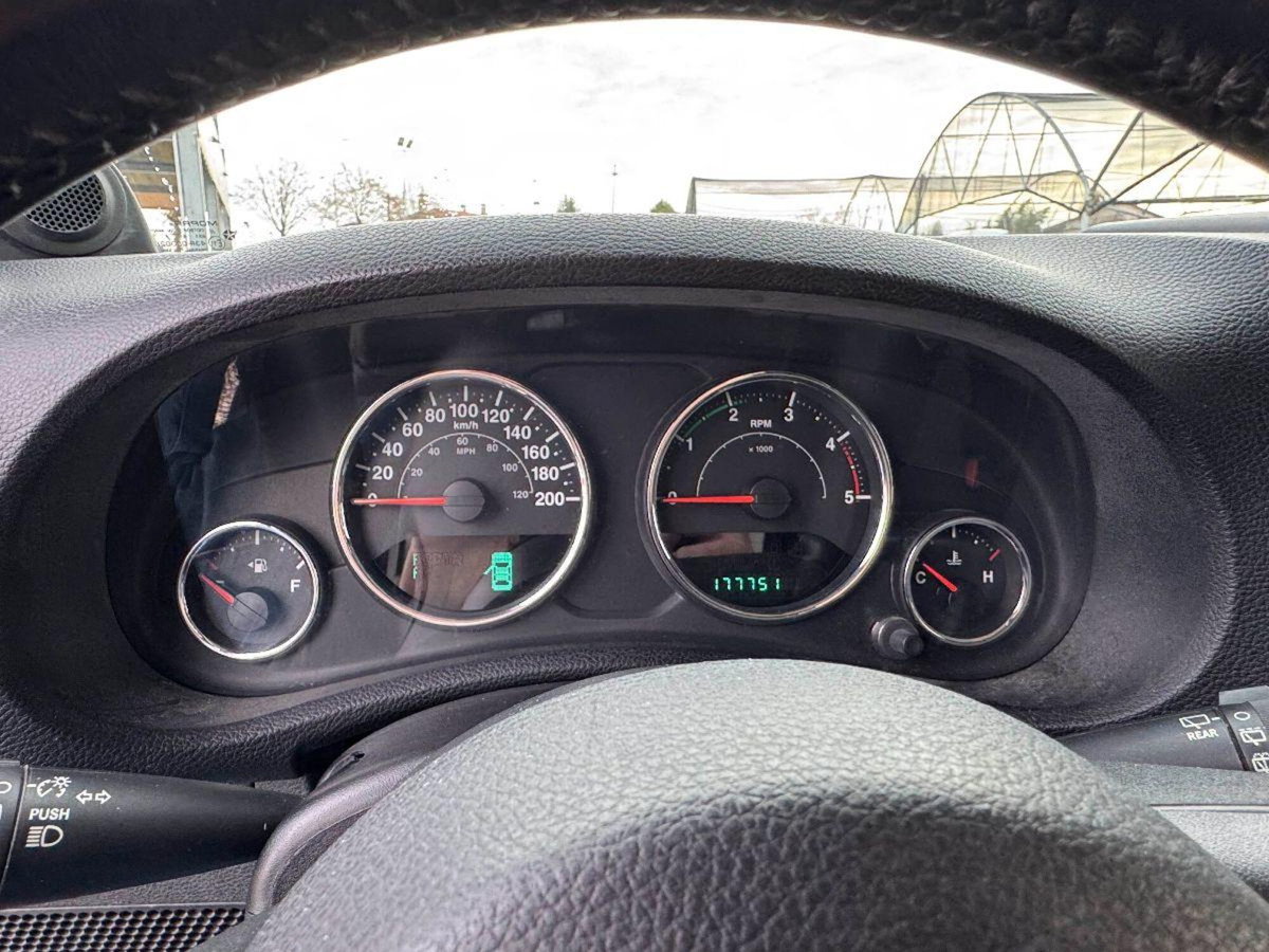 Jeep Wrangler Unlimited 2.8 CRD DPF Sahara (13)