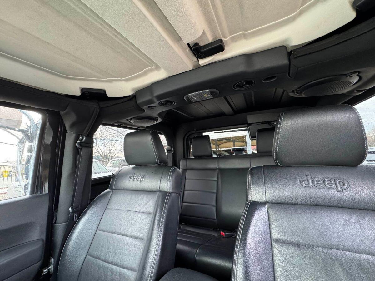 Jeep Wrangler Unlimited 2.8 CRD DPF Sahara (14)