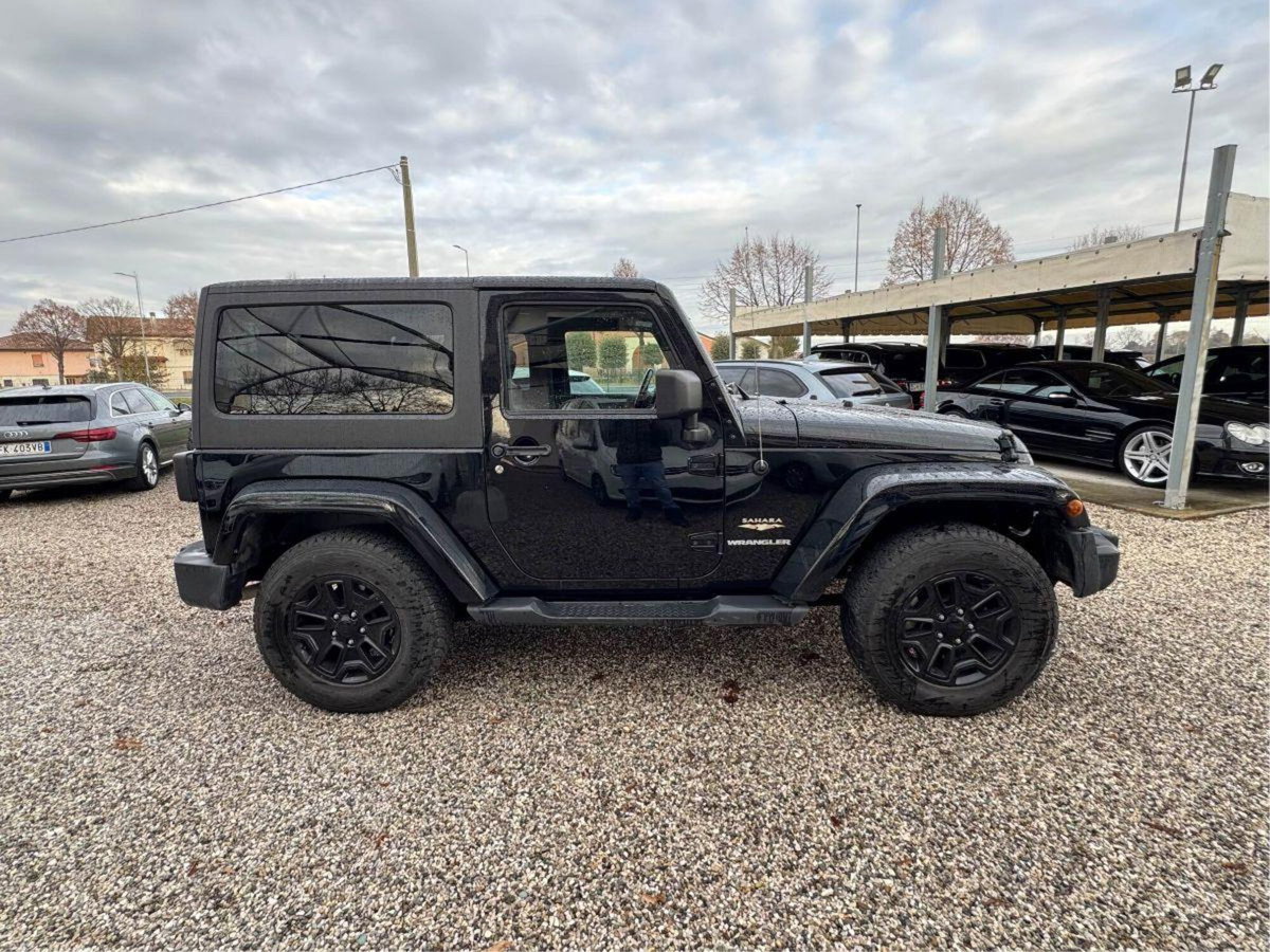 Jeep Wrangler Unlimited 2.8 CRD DPF Sahara (3)