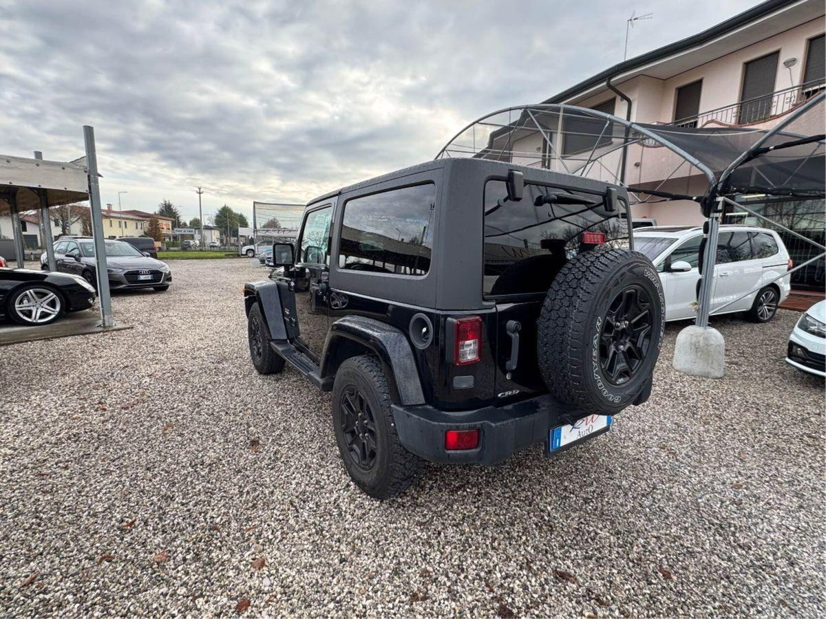 Jeep Wrangler Unlimited 2.8 CRD DPF Sahara (4)