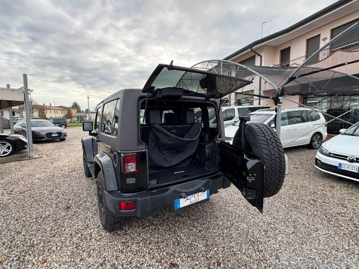 Jeep Wrangler Unlimited 2.8 CRD DPF Sahara (5)