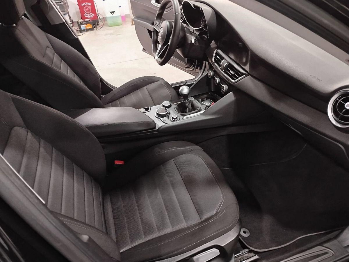 Alfa Romeo Giulia 2.2 Turbodiesel 150 CV Executive (11)