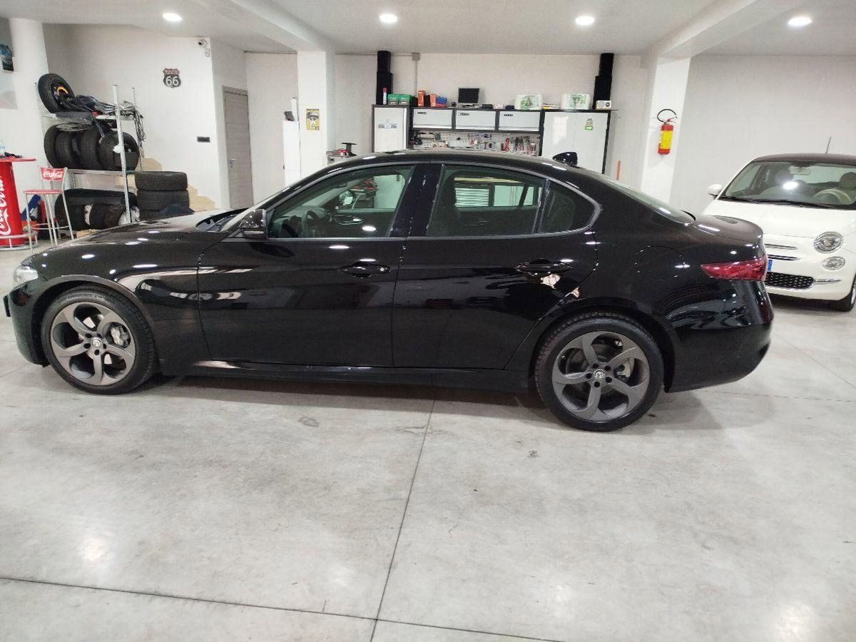 Alfa Romeo Giulia 2.2 Turbodiesel 150 CV Executive (8)