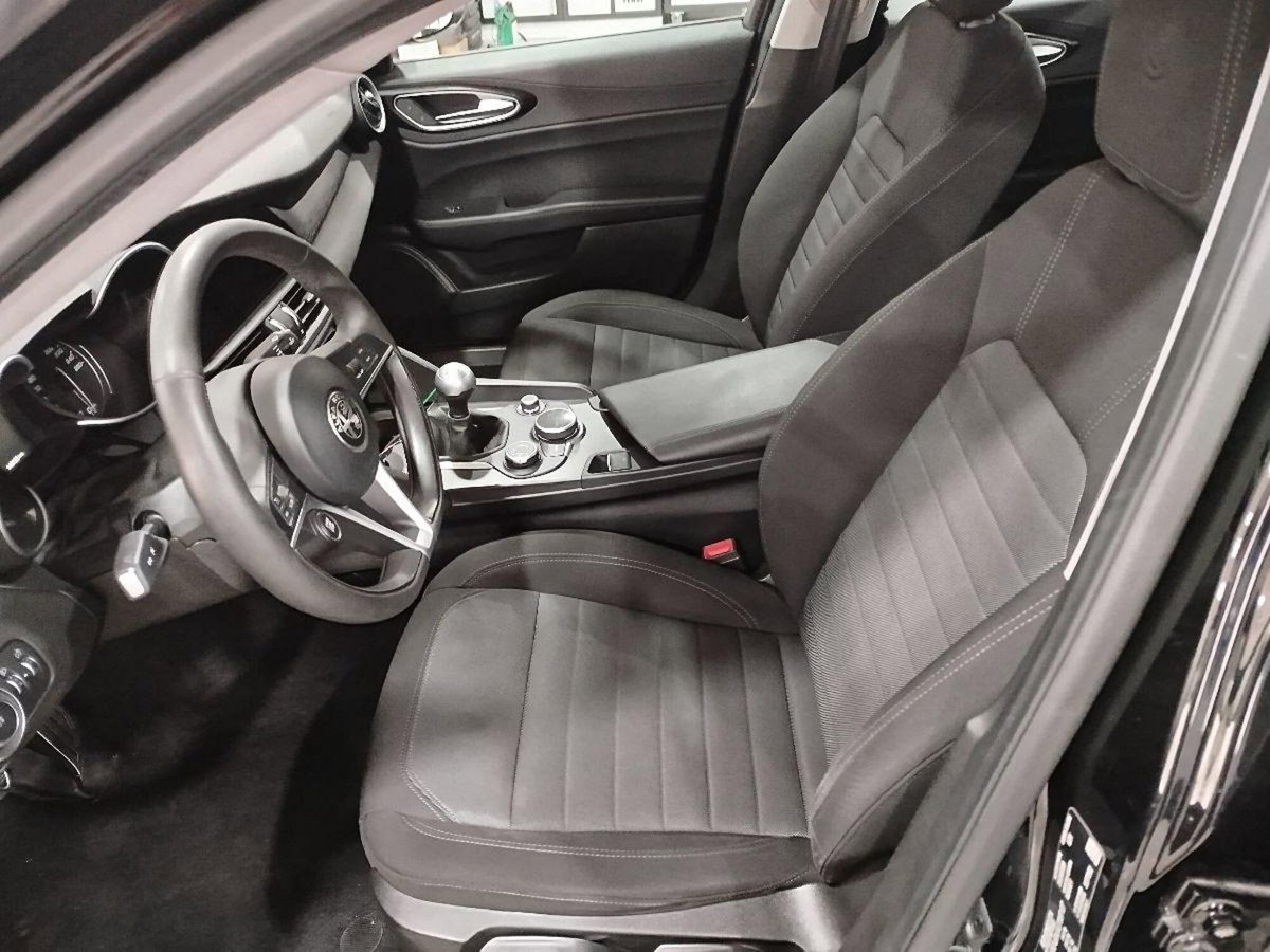 Alfa Romeo Giulia 2.2 Turbodiesel 150 CV Executive (9)