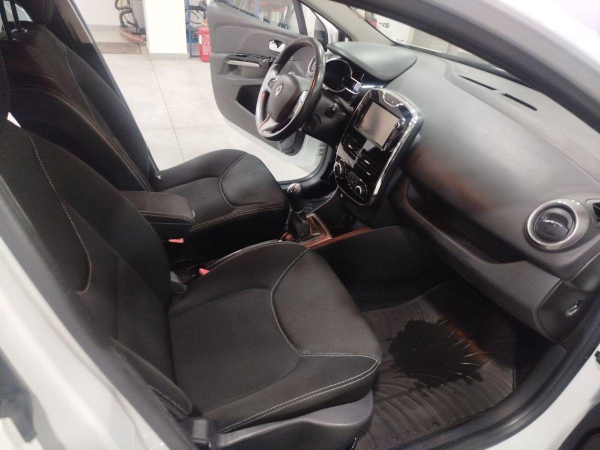 Renault Clio Sporter 1.5 dCi 8V 75CV Costume National (13)