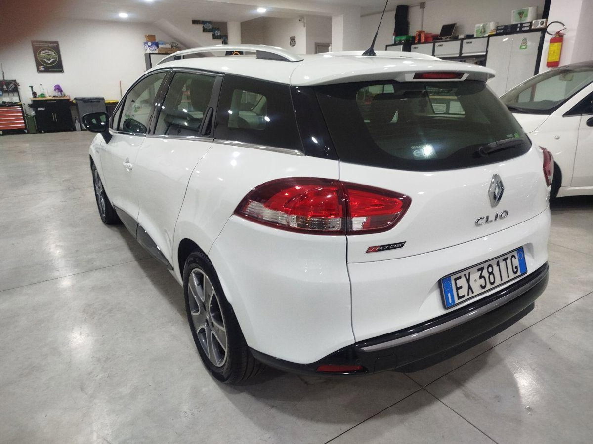 Renault Clio Sporter 1.5 dCi 8V 75CV Costume National (8)