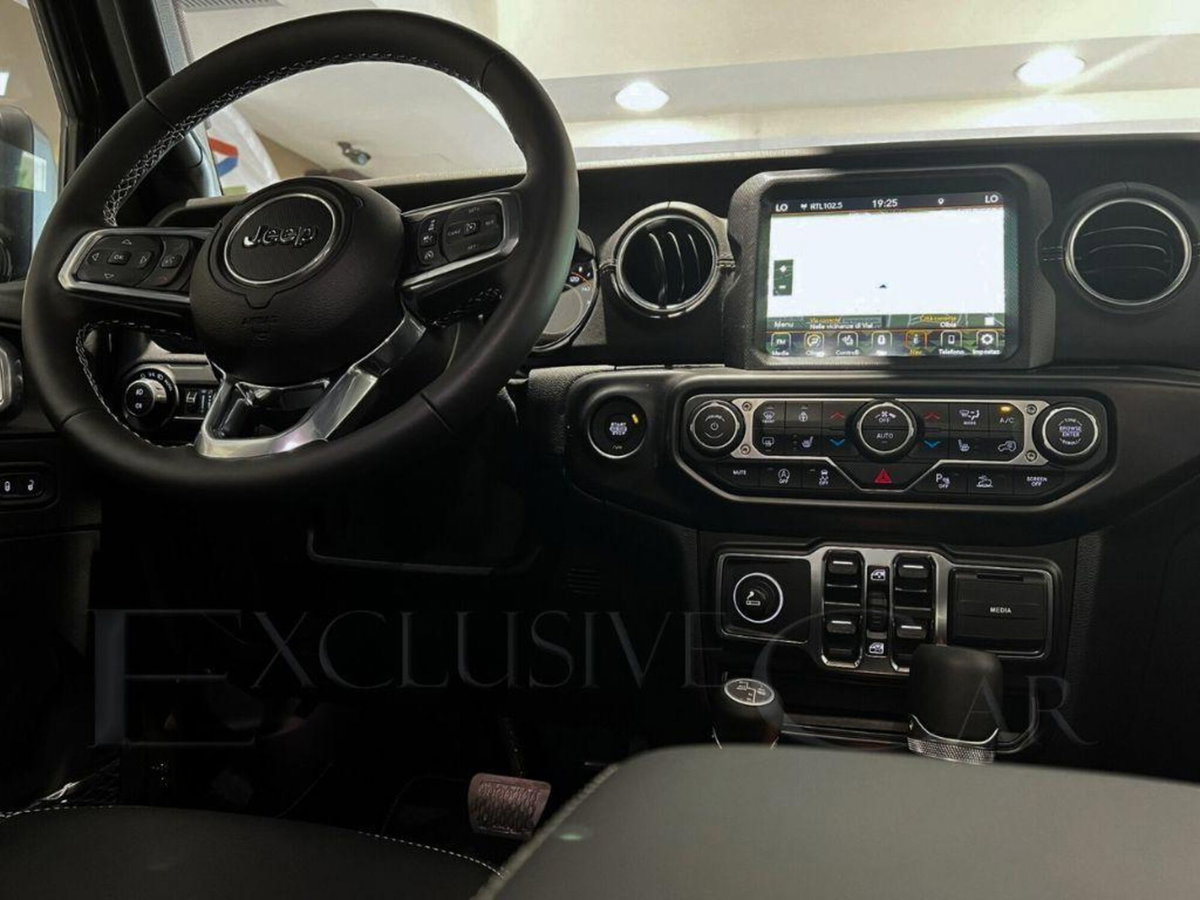 Jeep Wrangler Unlimited 2.0 Turbo Sahara (11)