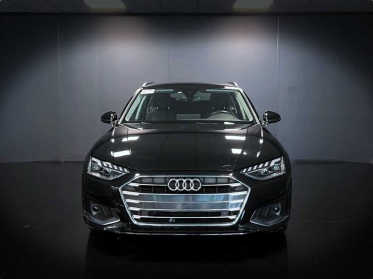 Audi A4 Avant 30 TDI/136 CV S tronic Business Advanced (6)