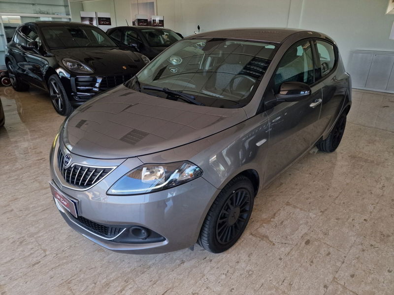 Lancia Ypsilon 1.0 FireFly 5 porte S&S Hybrid Ecochic Silver