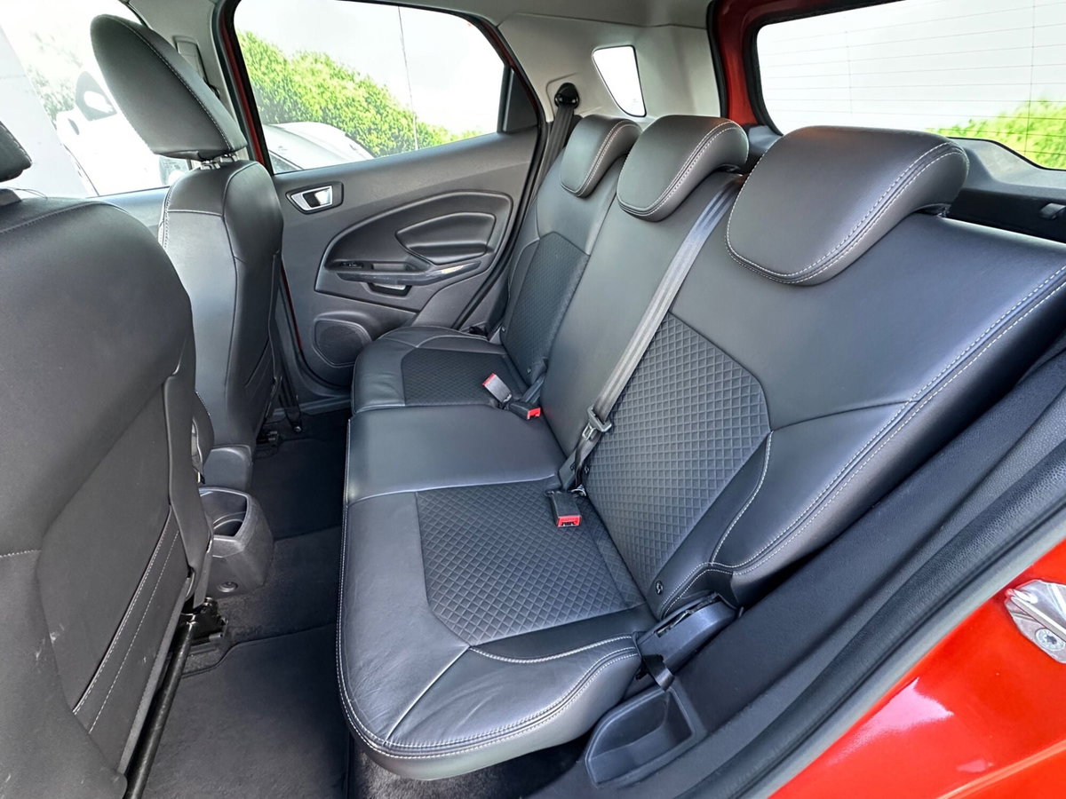 Ford EcoSport 1.5 TDCi 95 CV Titanium S (8)