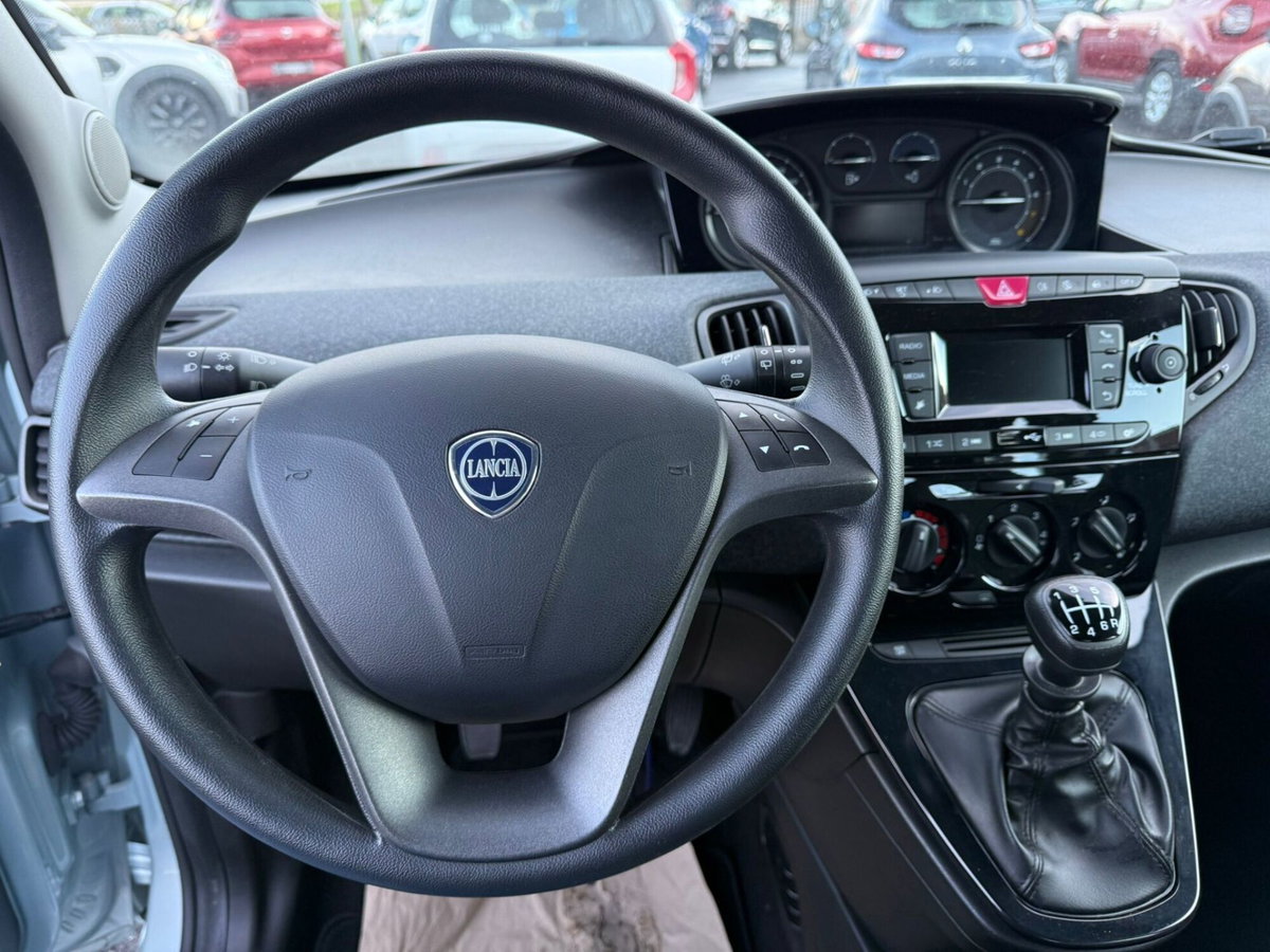Lancia Ypsilon 1.0 FireFly 5 porte S&S Hybrid Alberta Ferretti (3)