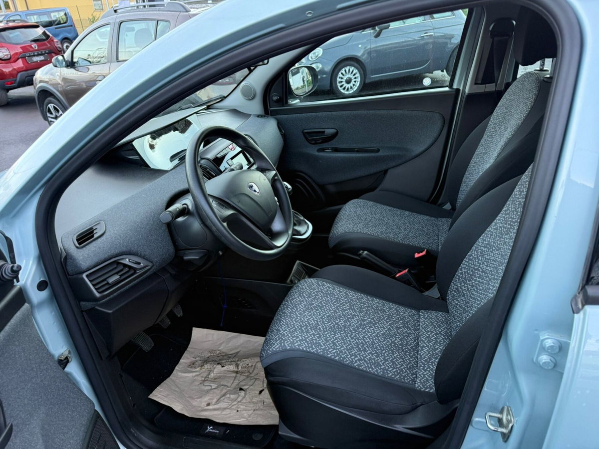 Lancia Ypsilon 1.0 FireFly 5 porte S&S Hybrid Alberta Ferretti (4)