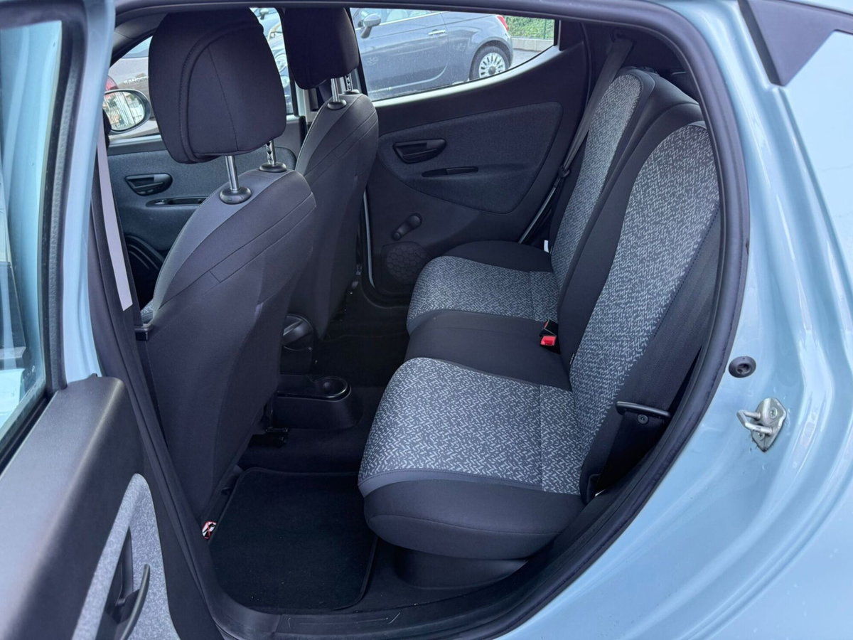 Lancia Ypsilon 1.0 FireFly 5 porte S&S Hybrid Alberta Ferretti (5)