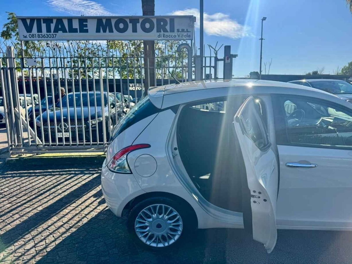 Lancia Ypsilon 1.2 69 CV 5 porte GPL Ecochic Gold (10)