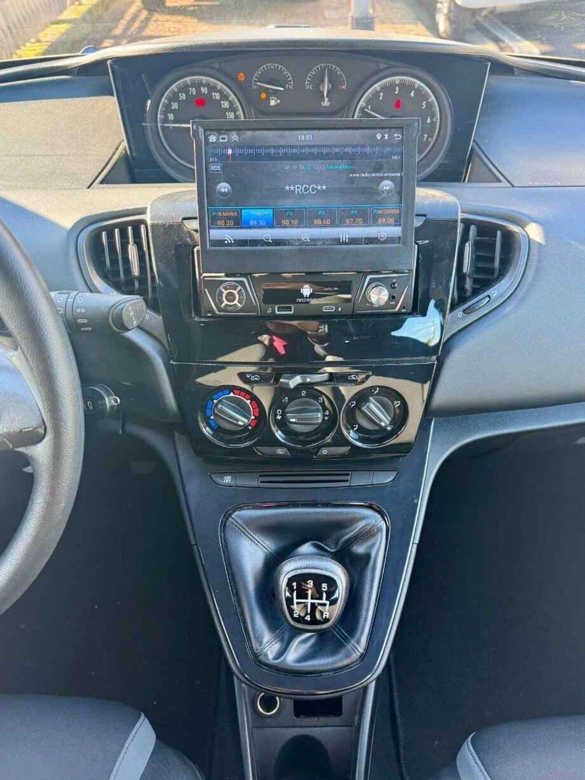 Lancia Ypsilon 1.2 69 CV 5 porte GPL Ecochic Gold (12)