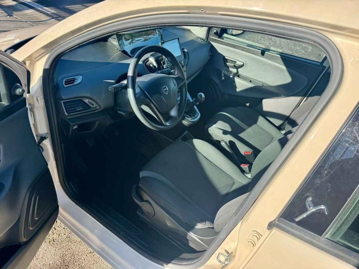Lancia Ypsilon 1.2 69 CV 5 porte GPL Ecochic Gold (13)