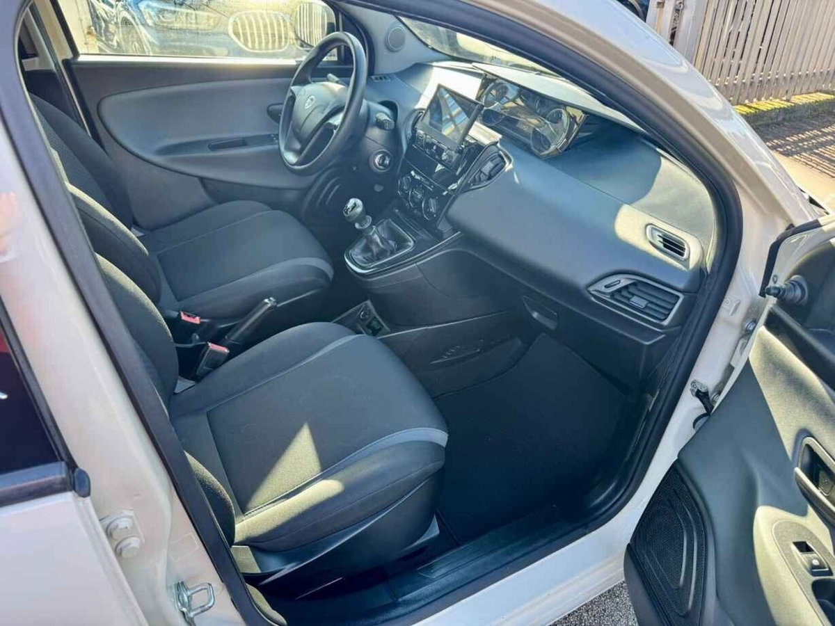 Lancia Ypsilon 1.2 69 CV 5 porte GPL Ecochic Gold (16)